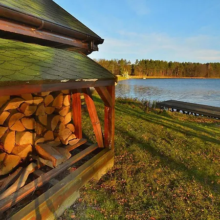 Ferienhaus Holiday By The Lake,